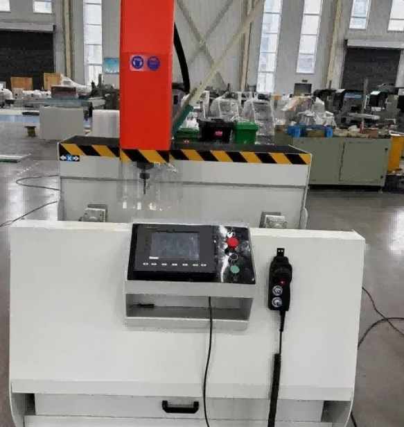 مرکز ماشینکاری CNC 800 میلی متری 3 محوره با سختی بالا | ساخته شده برای اکستروژن های آلومینیومی صنعتی