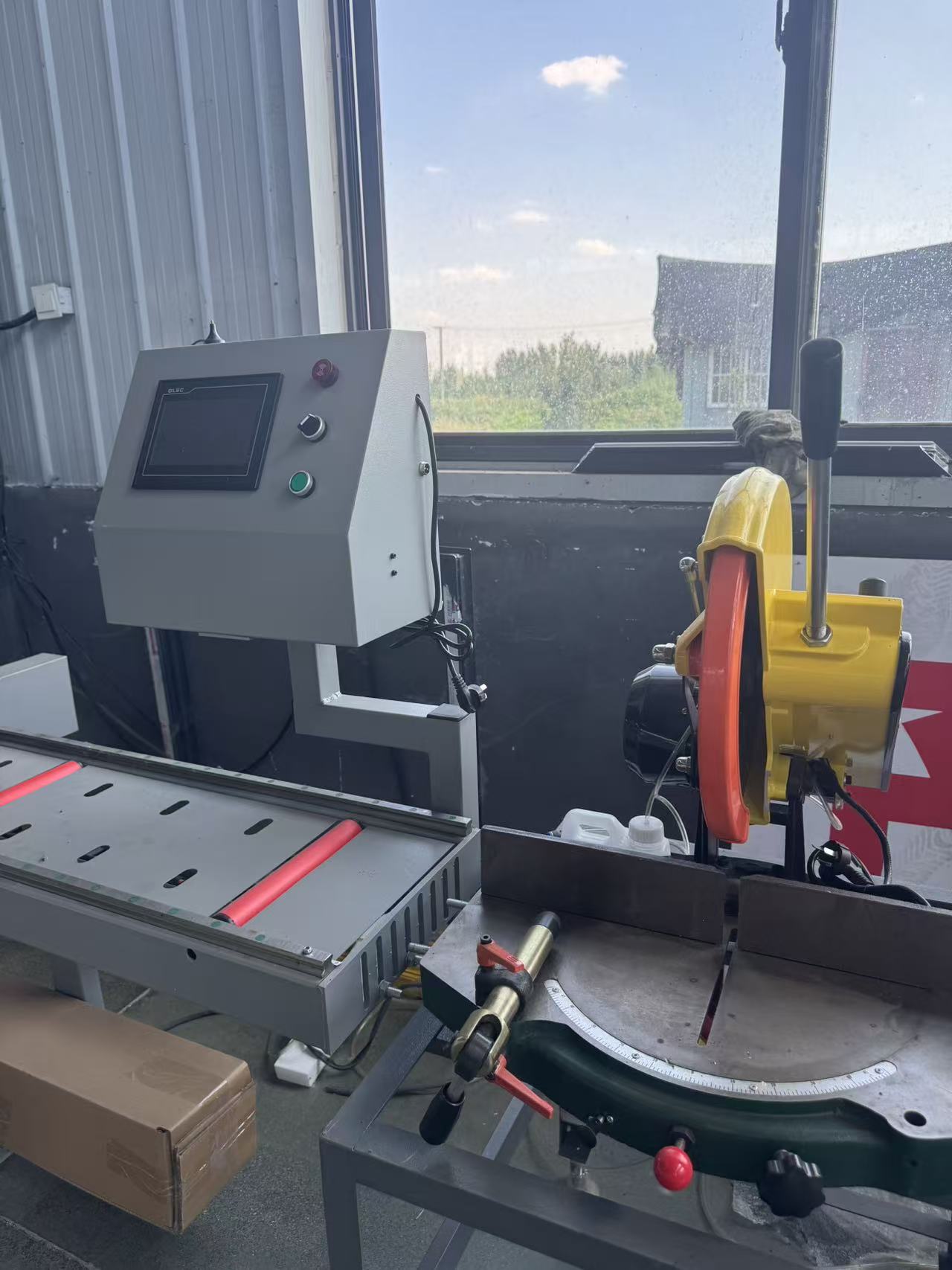 اره با طول ثابت CNC برای برش مهره شیشه شیشه پنجره آلومینیومی ترمال بریک