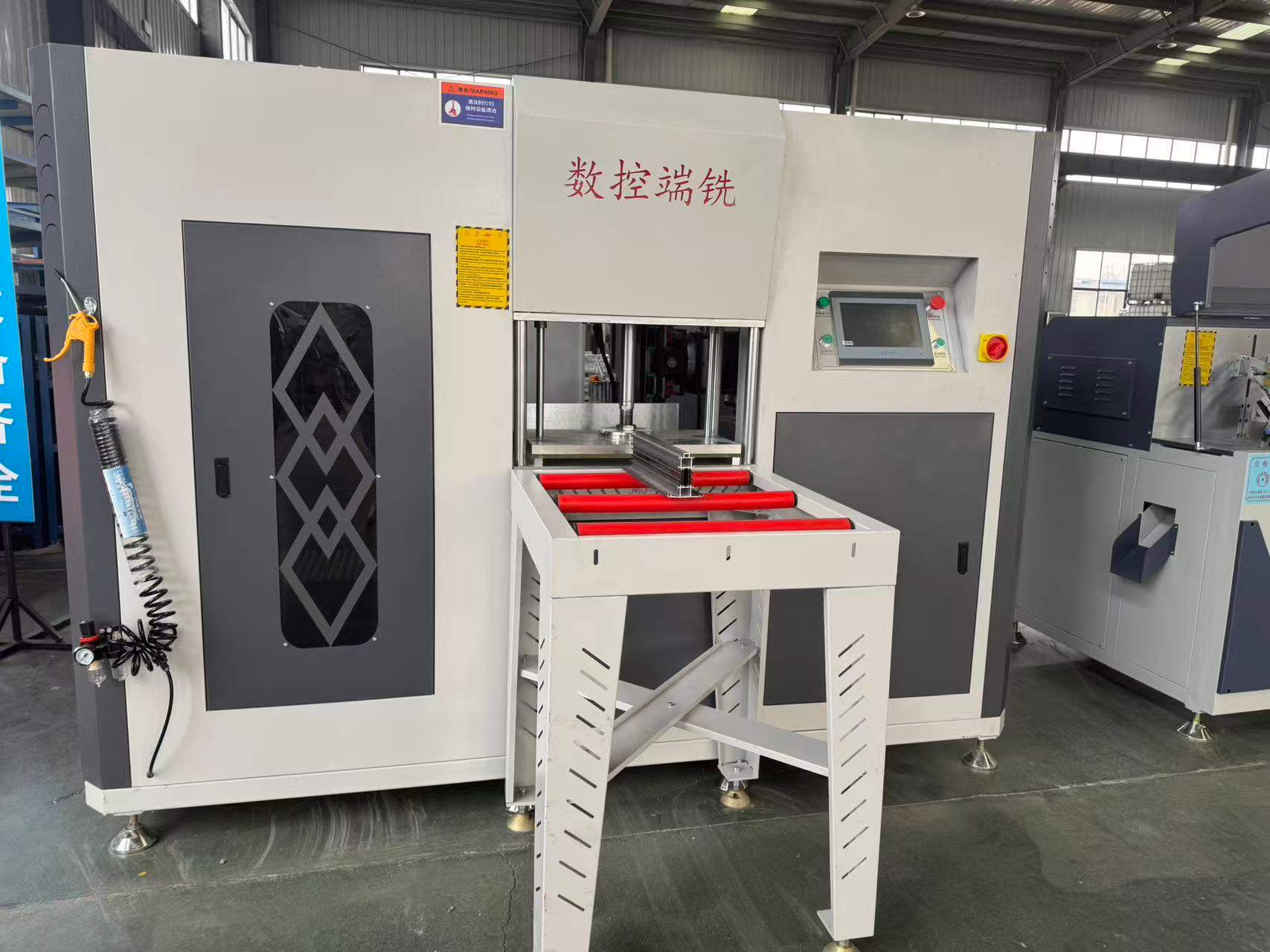 آسیاب انتهایی CNC 3+2 محوری با دقت بالا برای ملیون های آلومینیومی با شکل خاص